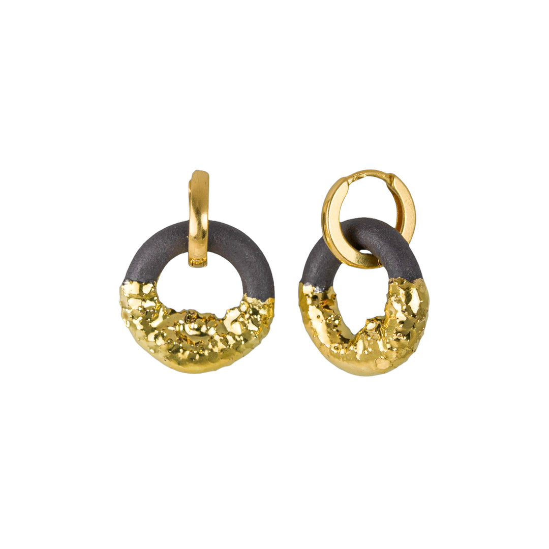 Rankų darbo porceliano auskarai su auksu – unikalūs keraminiai auskarai su moderniu dizainu. Lengvi, elegantiški, puikiai tinkantys kasdienai ar ypatingoms progoms.