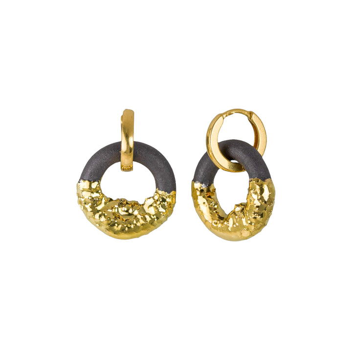 Rankų darbo porceliano auskarai su auksu – unikalūs keraminiai auskarai su moderniu dizainu. Lengvi, elegantiški, puikiai tinkantys kasdienai ar ypatingoms progoms.