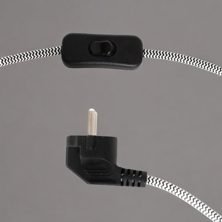 Braided fabric cord with switch and EU plug – premium quality power connection for designer lamps. / Pintas tekstilinis šviestuvo laidas su jungikliu ir europiniu kištuku – patikimas sprendimas dizainerio šviestuvui.