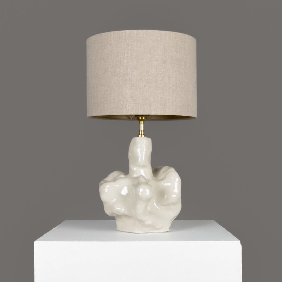 Sculptural ceramic table lamp shaped like a hand, paired with a 100% linen beige lampshade – artistic accent lighting for modern interiors. / Skulptūrinis rankos formos keraminis šviestuvas su 100 % lino smėlio spalvos gaubtu – meninis interjero akcentas.Sculptural ceramic table lamp shaped like a hand, paired with a 100% linen beige lampshade – artistic accent lighting for modern interiors. / Skulptūrinis rankos formos keraminis šviestuvas su 100 % lino smėlio spalvos gaubtu – meninis interjero akcentas.