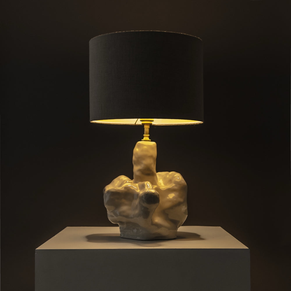 Evening glow of a handcrafted stoneware lamp with organic sculptural base – perfect for intimate, art-inspired spaces. / Vakarinė šviesa apšviečia akmens masės šviestuvo skulptūrinį pagrindą – idealiai tinka jaukioms erdvėms.