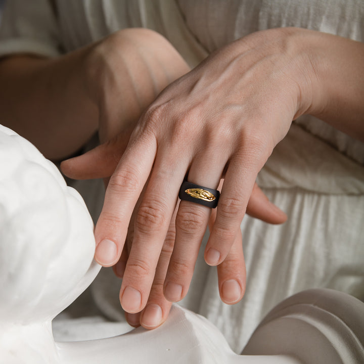 "Muna" Porcelain Ring With Gold