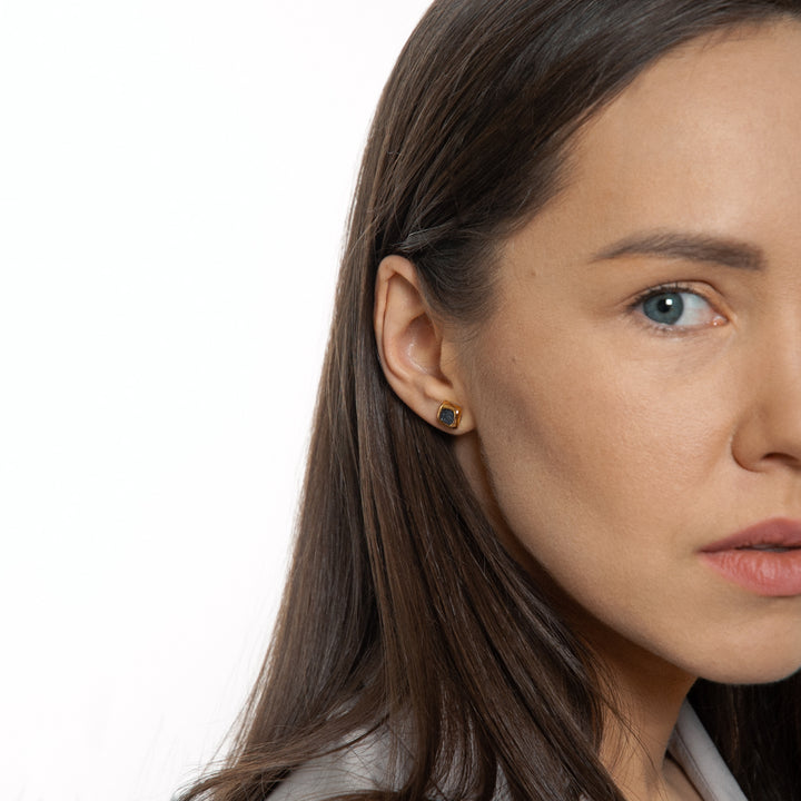 Auskarai iš porceliano Lietuvos kūrėjos Algina midverė