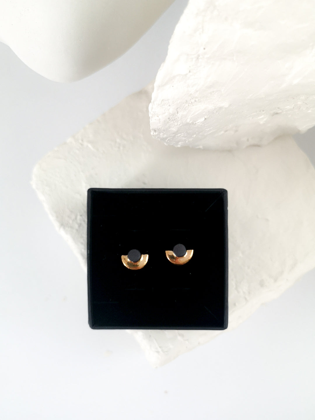 Black Porcelain Earrings With Gold, Porcelain Jewelry, porceliano auskarai, papuosalai is porceliano, ranku darbo papuosalai