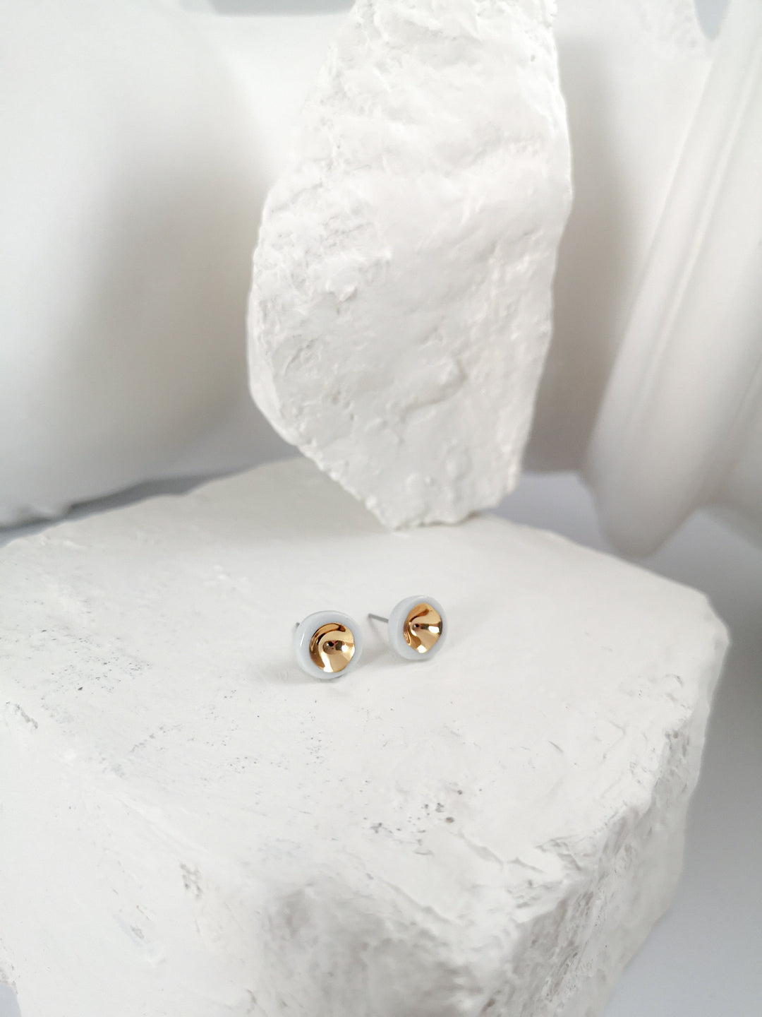 porcelain jewely, porcelain earrings, ceramic earrings, ceramic jewelry, rankų darbo auskarai iš porceliano, porceliano auskarai, porcelianiniai auskarai, porceliano juvelyrika, keramikiniai papuošalai, porceliano papuosalai, balti auskarai