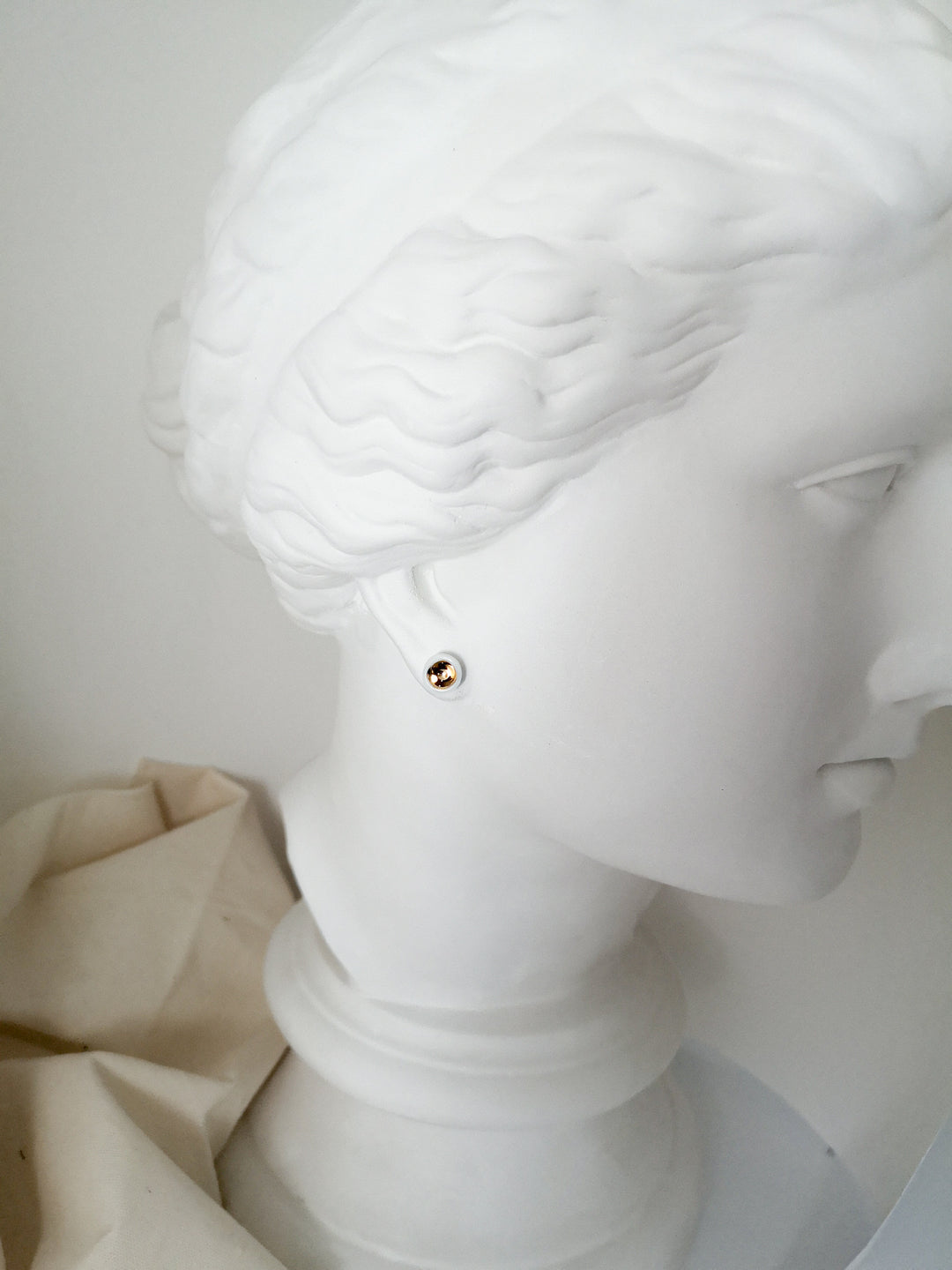 porcelain jewely, porcelain earrings, ceramic earrings, ceramic jewelry, rankų darbo auskarai iš porceliano, porceliano auskarai, porcelianiniai auskarai, porceliano juvelyrika, keramikiniai papuošalai, porceliano papuosalai, balti auskarai