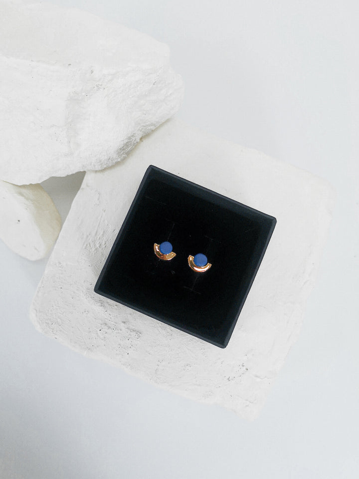 porceliano auskarai, keramikiniai auskarai, auskarai iš porceliano, auskarai iš keramikos, papuošalai iš porceliano, papuošalai iš keramikos, rankų darbu auskarai, porcelain earrings, porcelain jewelry, ceramic earrings, ceramic jewelry, handmade earrings, keramikiniai papuošalai, porceliano papuošalai, papuošalai Vilniuje, papuošalai Užupyje, juvelyrikos namai Vilniuje