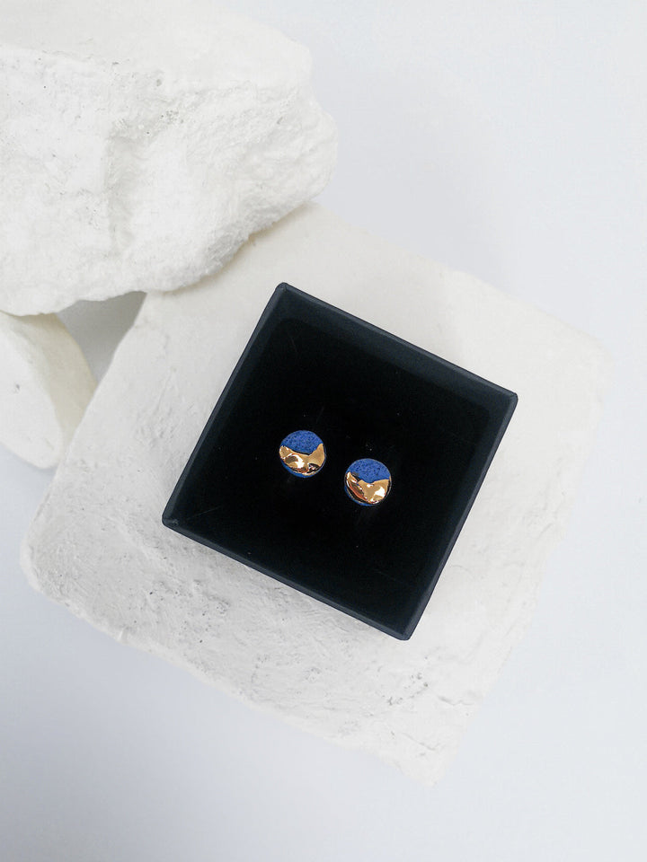 porceliano auskarai, keramikiniai auskarai, auskarai iš porceliano, auskarai iš keramikos, papuošalai iš porceliano, papuošalai iš keramikos, rankų darbu auskarai, porcelain earrings, porcelain jewelry, ceramic earrings, ceramic jewelry, handmade earrings, keramikiniai papuošalai, porceliano papuošalai, papuošalai Vilniuje, papuošalai Užupyje, juvelyrikos namai Vilniuje