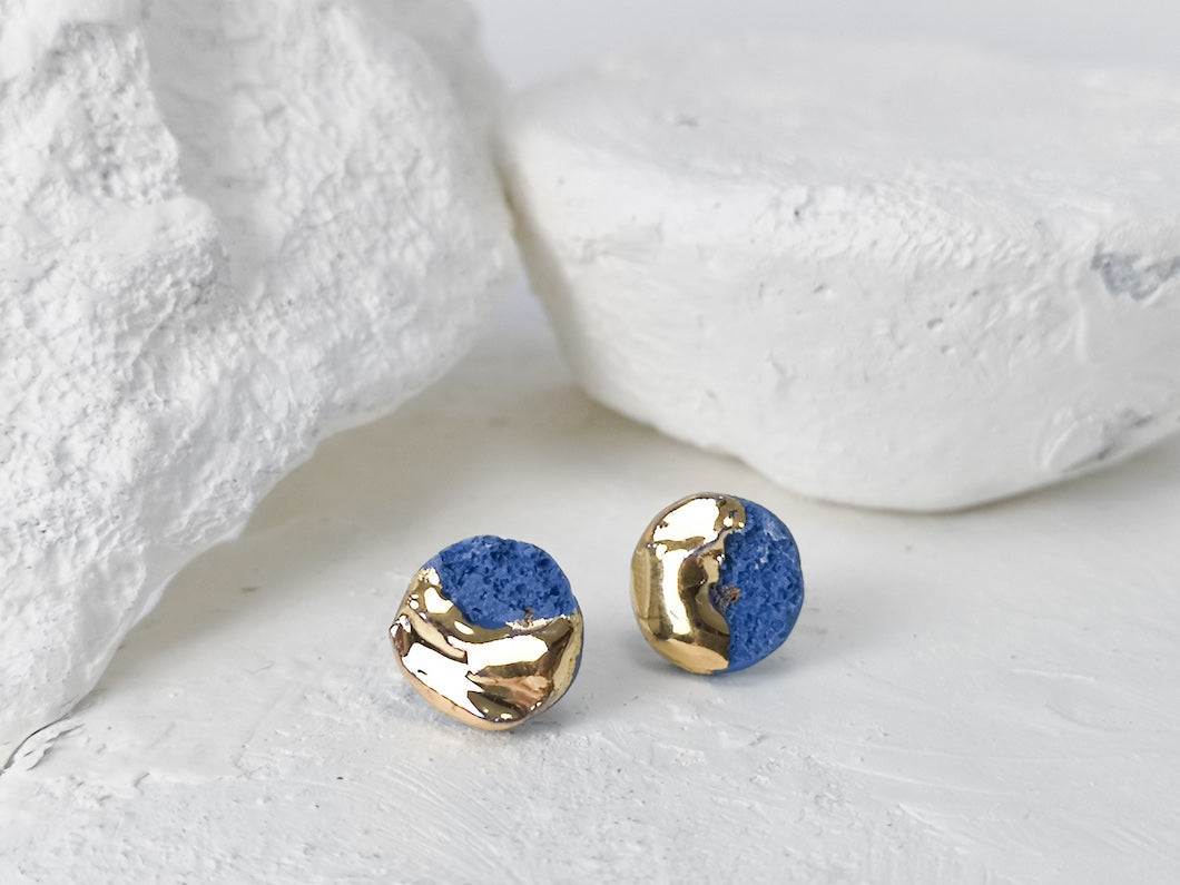 porceliano auskarai, keramikiniai auskarai, auskarai iš porceliano, auskarai iš keramikos, papuošalai iš porceliano, papuošalai iš keramikos, rankų darbu auskarai, porcelain earrings, porcelain jewelry, ceramic earrings, ceramic jewelry, handmade earrings, keramikiniai papuošalai, porceliano papuošalai, papuošalai Vilniuje, papuošalai Užupyje, juvelyrikos namai Vilniuje