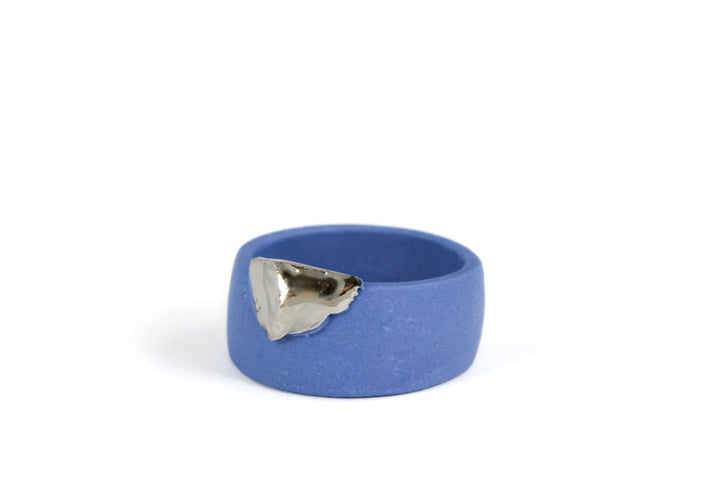 porcelain ring, mėlynas porcelianinis žiedas, ceramic rings, porcelianiniai žiedai, porceliano žiedai, žiedai iš porceliano, keramikiniai žiedai, žiedai iš keramikos, rankų darbo papuošalai, keramikiniai papuošalai, porceliano papuošalai, papuošalai iš porceliano, freakyfoxx, papuošalai Vilniuje, papuošalai  Užupyje, handcrafts stores in Vilnius
