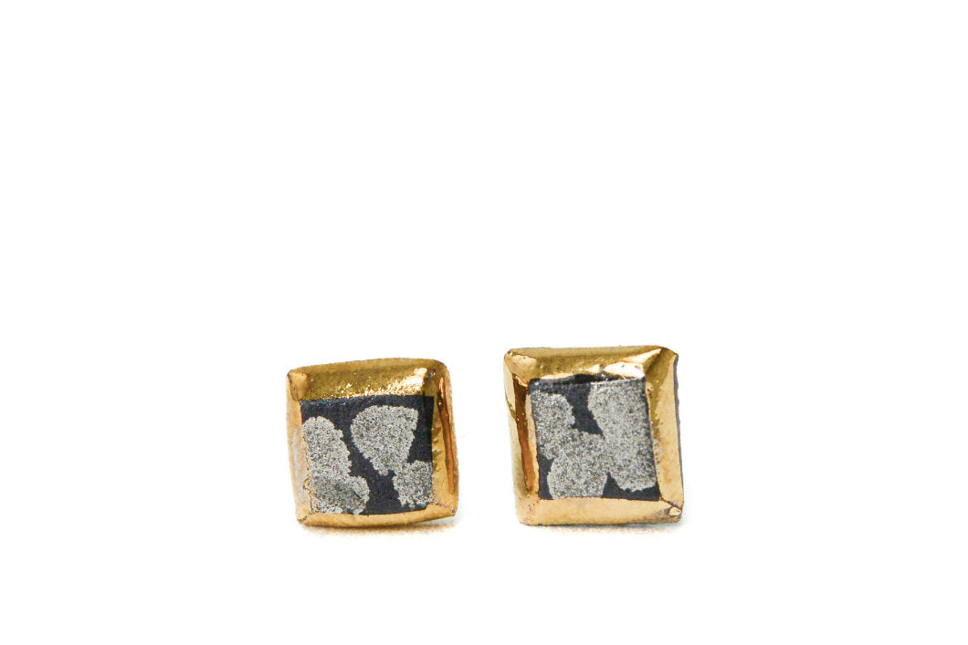 porceliano auskarai, keramikiniai auskarai, auskarai iš porceliano, auskarai iš keramikos, papuošalai iš porceliano, papuošalai iš keramikos, rankų darbu auskarai, porcelain earrings, porcelain jewelry, ceramic earrings, ceramic jewelry, handmade earrings, keramikiniai papuošalai, porceliano papuošalai, papuošalai Vilniuje, papuošalai Užupyje, juvelyrikos namai Vilniuje