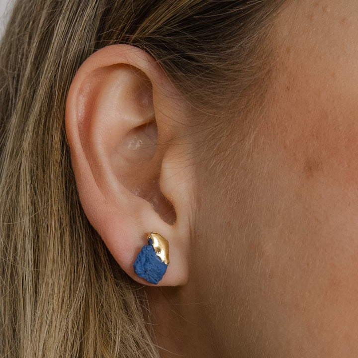 Unikalūs mėlyni keraminiai auskarai su auksiniu blizgesiu