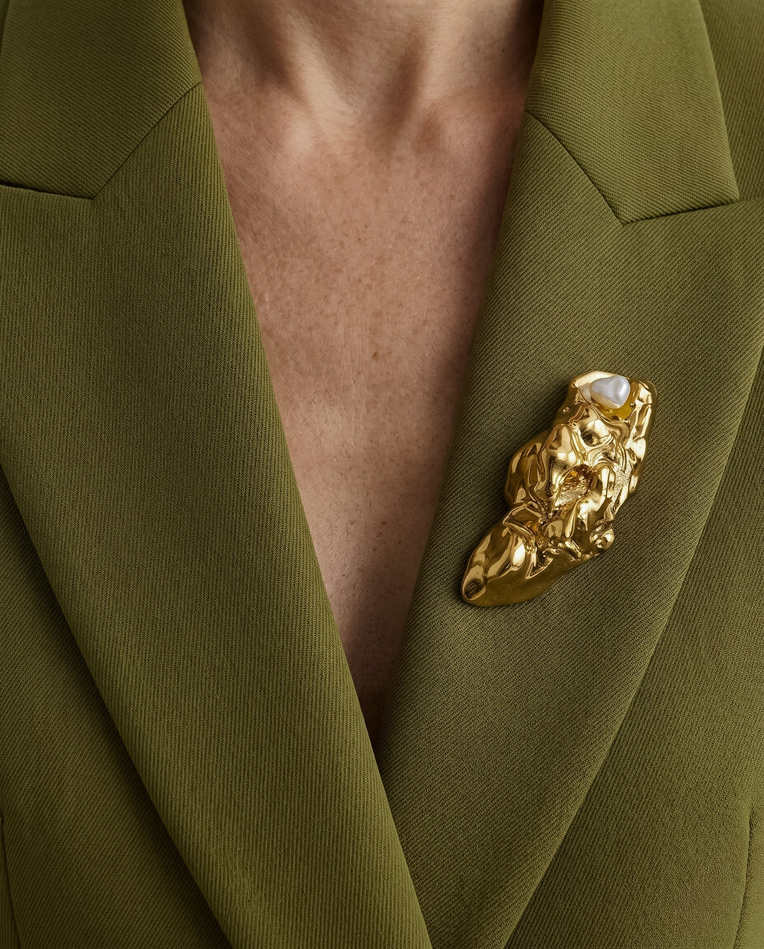 "Ulrike" porcelain brooch