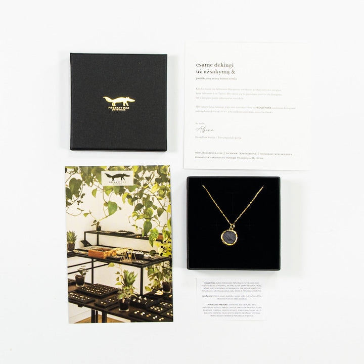 Porcelianinis „Nori“ vėrinys