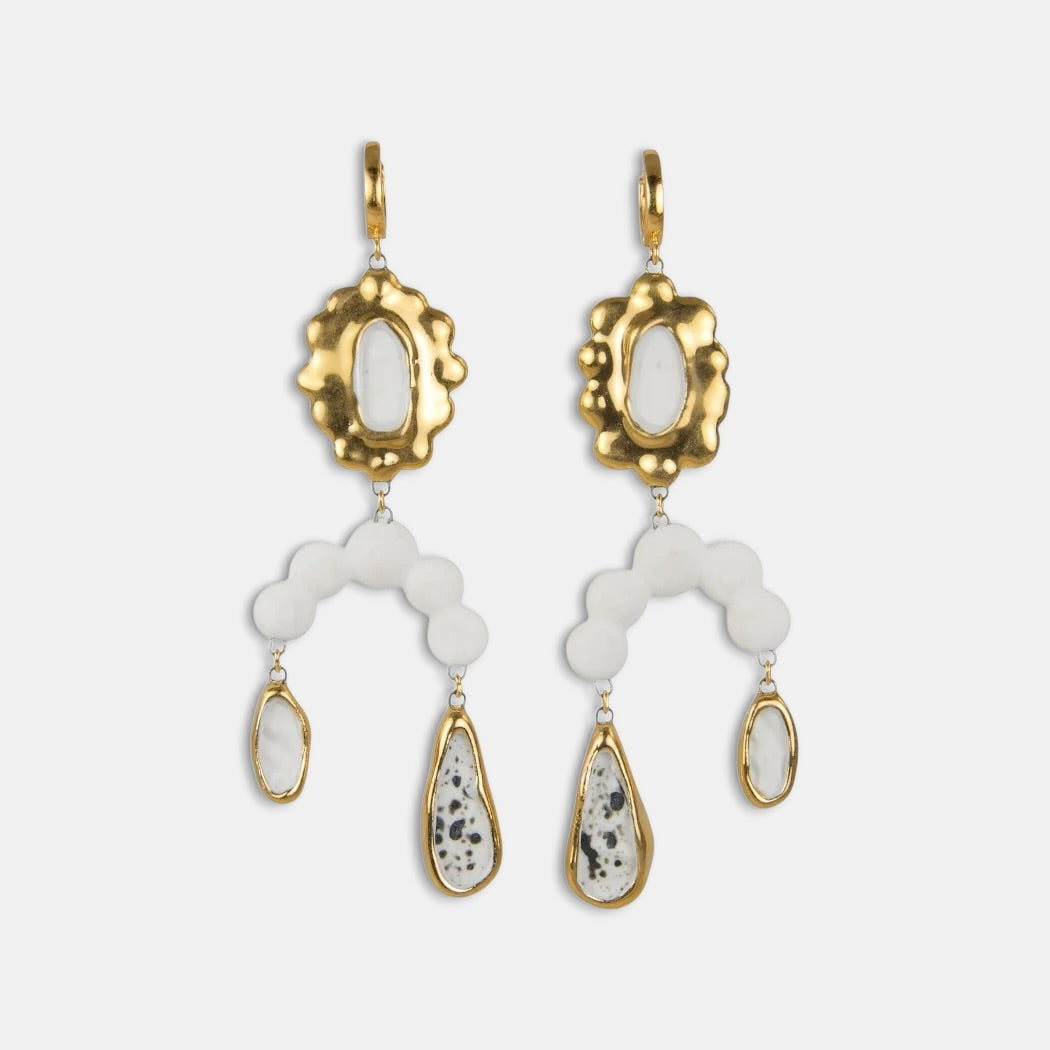 Auksiniai ir balti porcelianiniai auskarai iš freakyfoxx