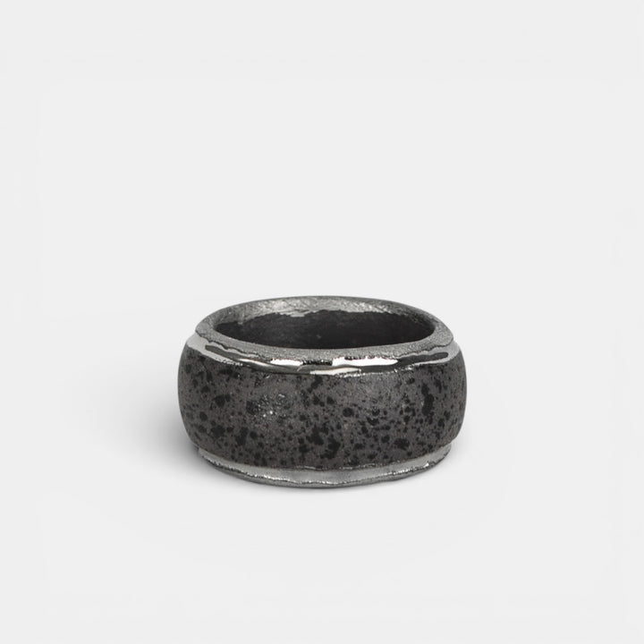 "Virel" Gray Porcelain Ring With Platinum