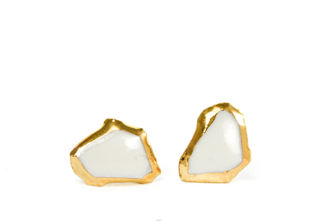 White Porcelain Earrings With Gold Edges, porcelain jewelry, white earrings, balti auskarai, auskarai iš keramikos, keramikiniai auskarai, porceliano papuošalai, auskarai iš porceliano, rankų darbo papuošalai, juvelyrika Vilniuje, papuošalai iš porceliano