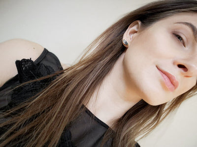 porceliano auskarai, keramikiniai auskarai, auskarai iš porceliano, auskarai iš keramikos, papuošalai iš porceliano, papuošalai iš keramikos, rankų darbu auskarai, porcelain earrings, porcelain jewelry, ceramic earrings, ceramic jewelry, handmade earrings, keramikiniai papuošalai, porceliano papuošalai, papuošalai Vilniuje, papuošalai Užupyje, juvelyrikos namai Vilniuje