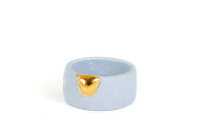 porcelain ring with gold, handmade ceramic ring, porcelianiniai žiedai, porceliano žiedai, žiedai iš porceliano, keramikiniai žiedai, žiedai iš keramikos, rankų darbo papuošalai, keramikiniai papuošalai, porceliano papuošalai, papuošalai iš porceliano, freakyfoxx, papuošalai Vilniuje, papuošalai  Užupyje, handcrafts stores in Vilnius