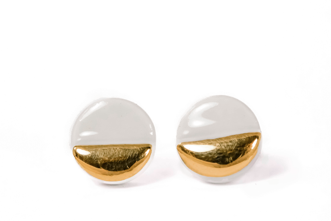 white Round porcelain earring with gold. Balti porceliano auskarai su auksu