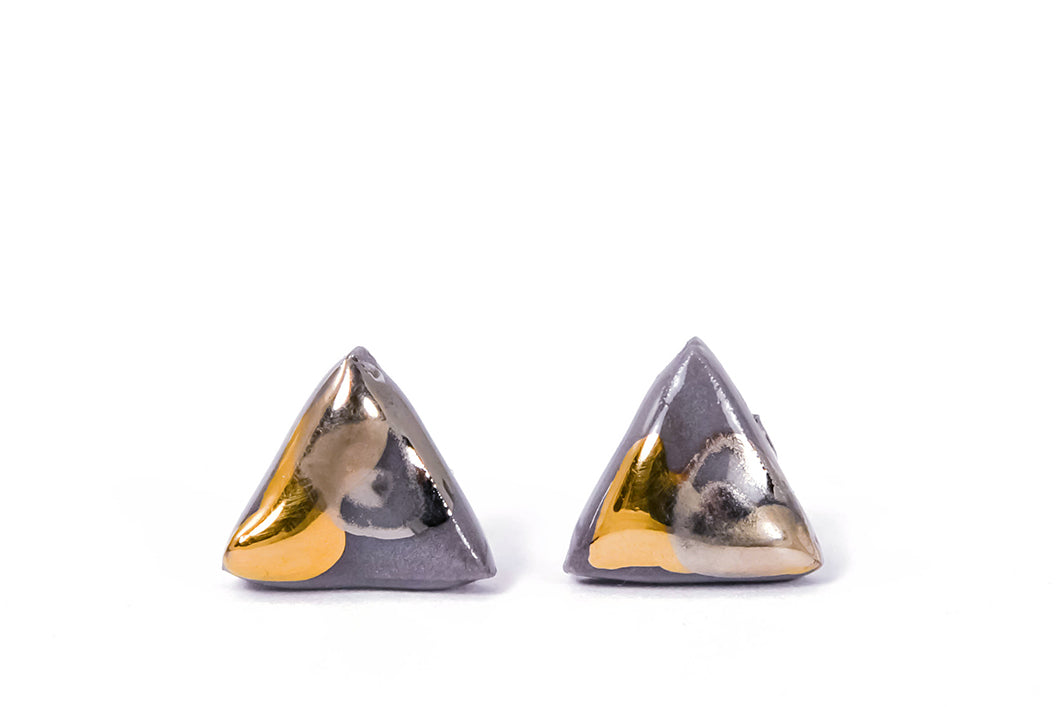Trikampiai marmuriniai porcelianiniai auskarai su auksu ir platina, trikampiai marmuriniai porcelianas auskarai su auksu ir platina